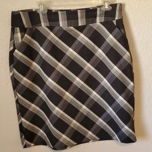 Womens patterned skirt. New York and Company.